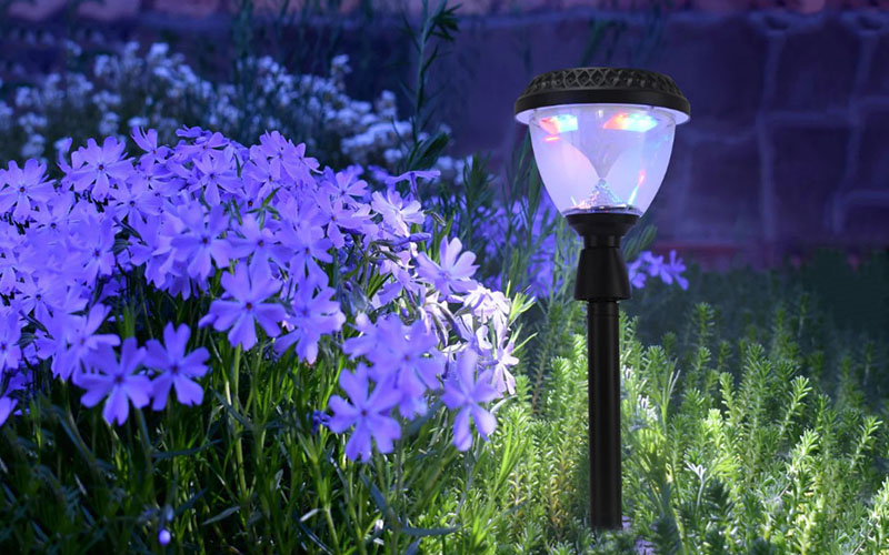 Color-changing Solar Garden Lighting