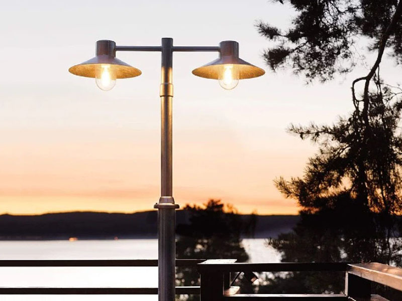Double Metal Poles Light For The Deck