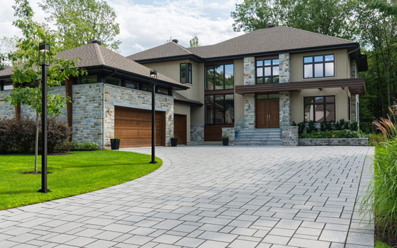 Ideas For Using Lamp Posts On Both Sides Of Your Driveway