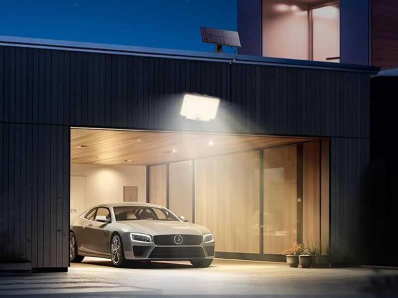 Solar‑powered Outdoor Garage Lighting