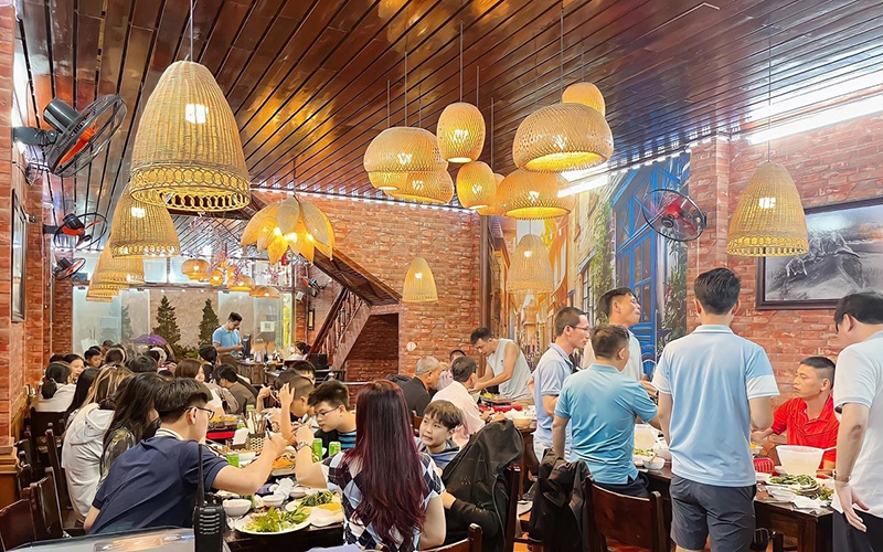 Restaurant Lighting Is More Than Decoration - It's Key To Attracting Guests