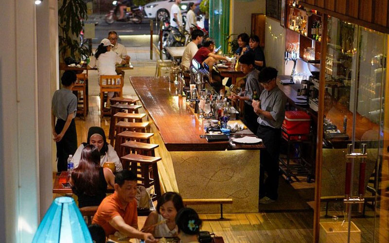 Design Smarter With Activity-based Lighting For Restaurant Bars