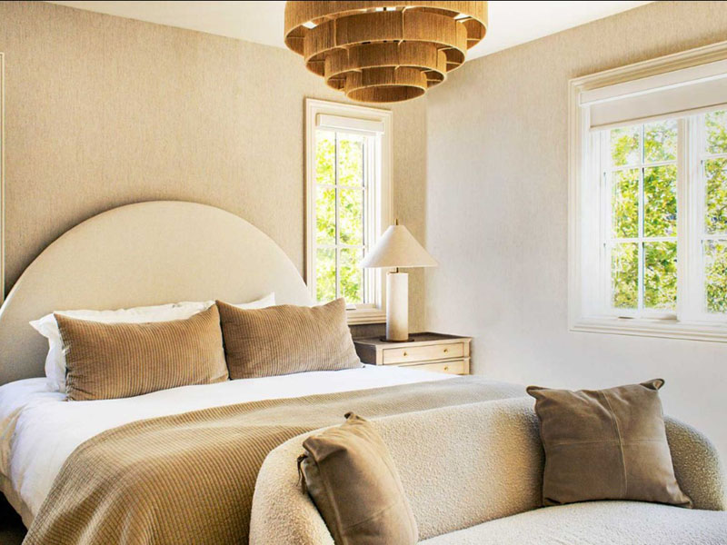 Natural Material Light For A Warm Guest Bedroom